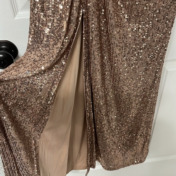 Vince Camuto sequin gown - Picture 4 of 10